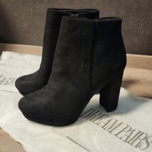 Dream Pairs Women's Black Heeled Boots Nwot